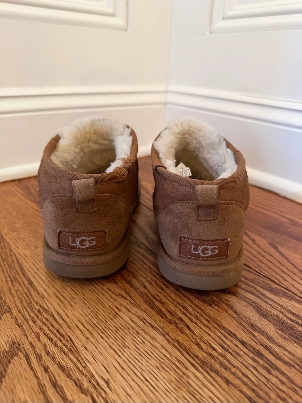 UGG Classic Mini Boots – Size 4 (Women’s) – Chestnut Brown